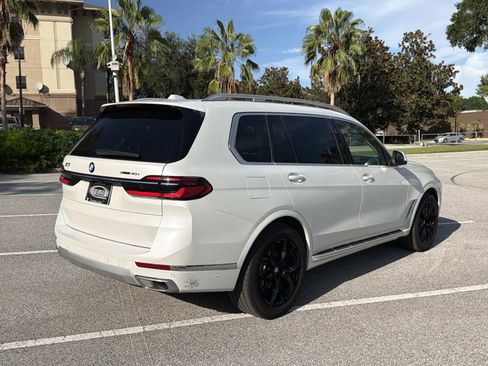 Used 2023 BMW X7 xDrive40i w/ Premium Package AWD/4WD image 3