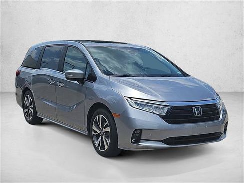 Used 2024 Honda Odyssey Touring image 3