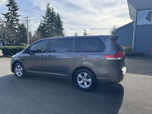 Used 2012 Toyota Sienna LE image 5