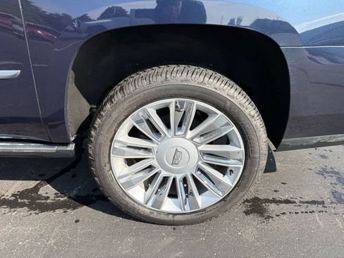 Used 2019 Cadillac Escalade ESV Platinum AWD/4WD image 9