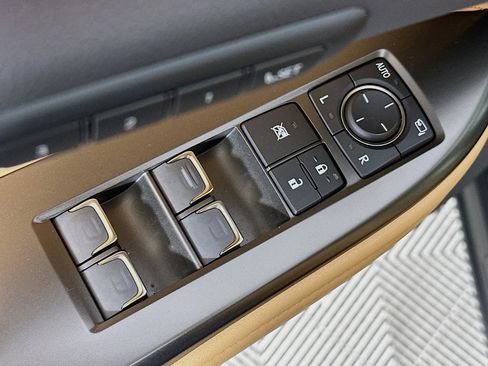 Used 2025 Lexus NX 350h AWD w/ Premium Package image 18