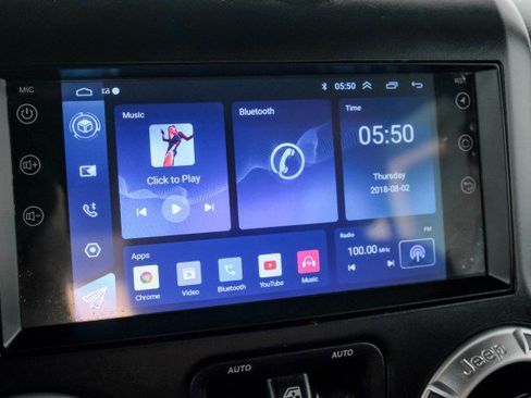 Used 2013 Jeep Wrangler Unlimited Rubicon image 25