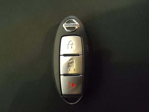 Used 2017 Nissan Pathfinder S image 32