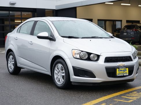 Used 2015 Chevrolet Sonic LT image 1