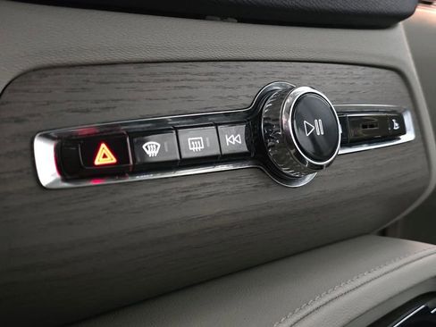 Certified 2025 Volvo XC90 T8 Plus image 31