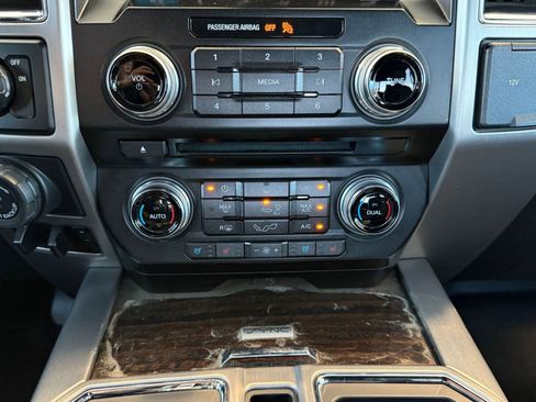 Used 2016 Ford F150 Platinum w/ Equipment Group 701A Luxury RWD image 31