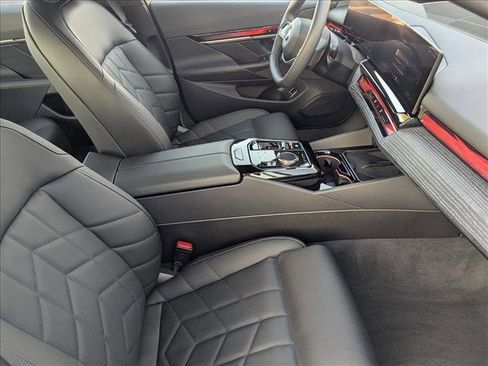 Used 2025 BMW i5 eDrive40i w/ Premium Package image 21