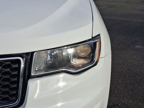 Used 2019 Jeep Grand Cherokee Laredo image 8