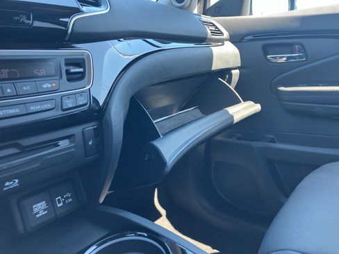 Used 2022 Honda Pilot Touring image 23