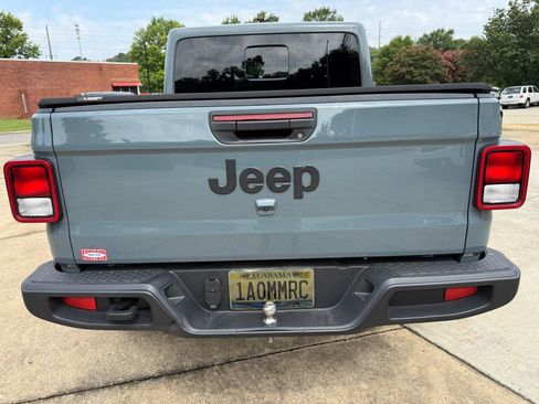 Used 2024 Jeep Gladiator Sport AWD/4WD image 4