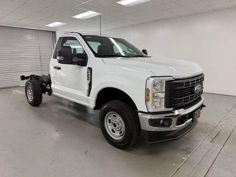 New 2026 Ford F250 XL w/ XL Chrome Package image 3