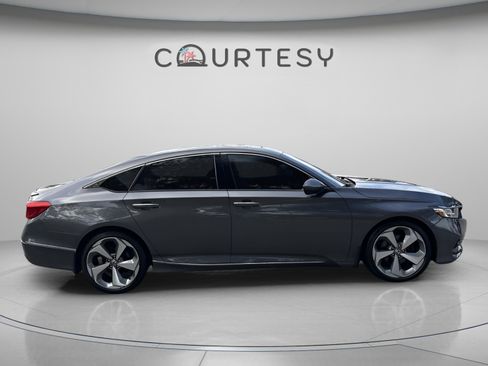 Used 2018 Honda Accord Touring image 8