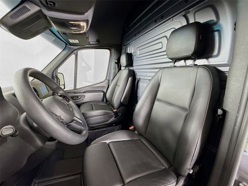 Used 2024 Mercedes-Benz Sprinter 2500 image 2