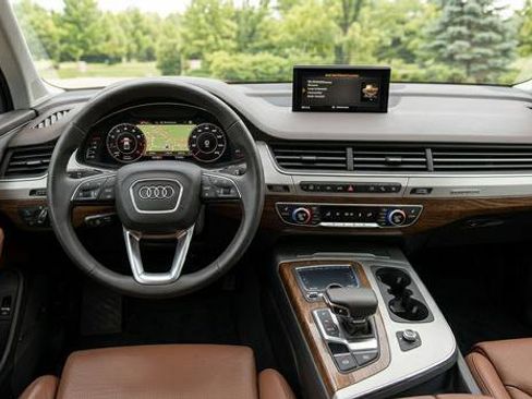 Used 2019 Audi Q7 3.0T Premium Plus w/ Premium Plus Package AWD/4WD image 12
