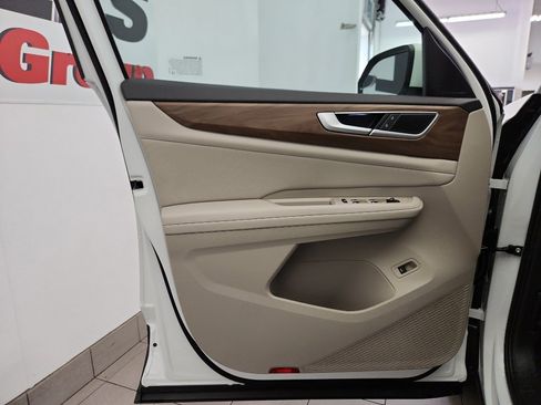 New 2026 Volkswagen Atlas SE FWD image 8
