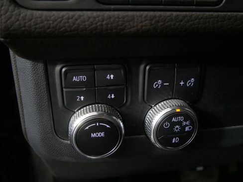Used 2023 GMC Yukon Denali AWD/4WD image 13
