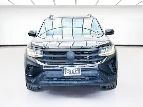 Used 2023 Volkswagen Atlas SE w/ Panoramic Sunroof Package FWD image 2