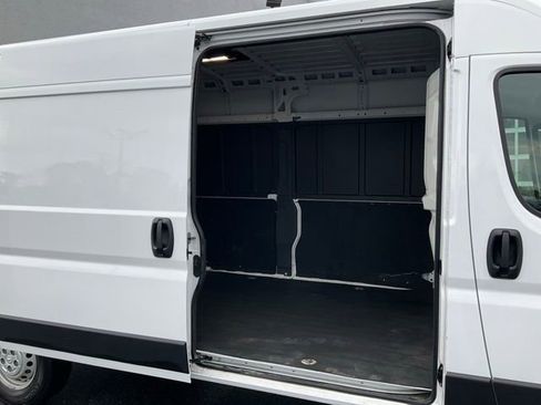 Used 2025 RAM ProMaster 2500 w/ Convenience Group FWD image 17
