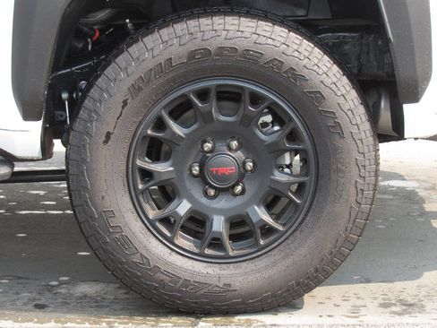 Used 2025 Toyota 4Runner TRD Off-Road Premium w/ Tow Technology Package AWD/4WD image 39