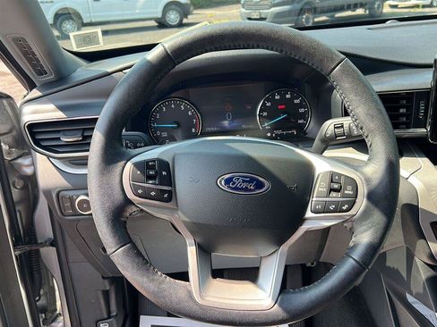 Used 2023 Ford Explorer XLT w/ Equipment Group 202A AWD/4WD image 8