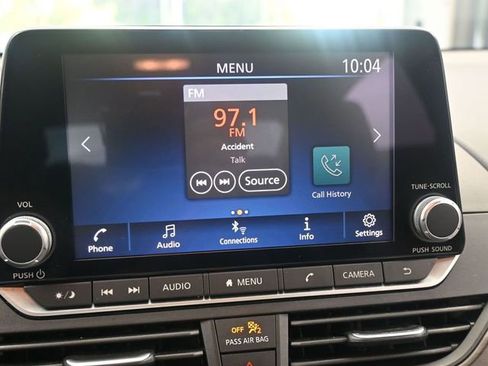 Used 2024 Nissan Altima 2.5 SV FWD image 12