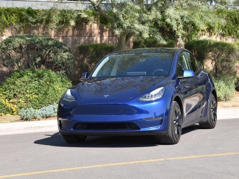 Used 2021 Tesla Model Y Long Range AWD/4WD image 16