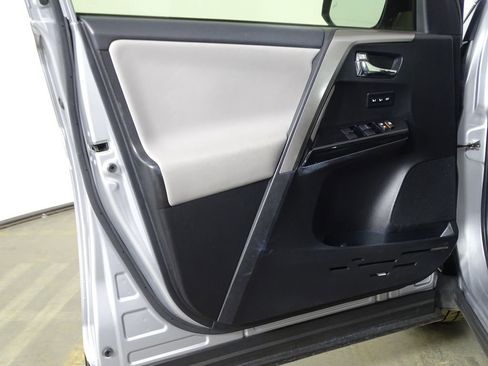 Used 2018 Toyota RAV4 Limited image 17