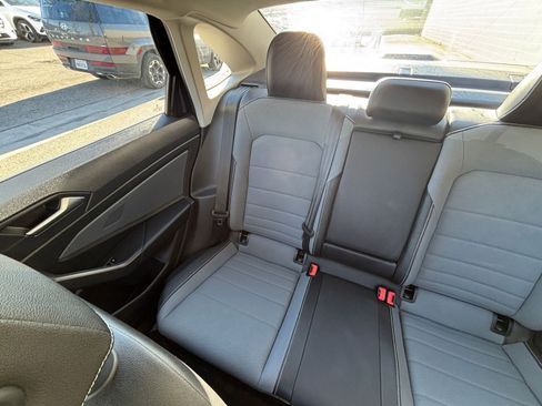 Used 2025 Volkswagen Jetta SE image 40