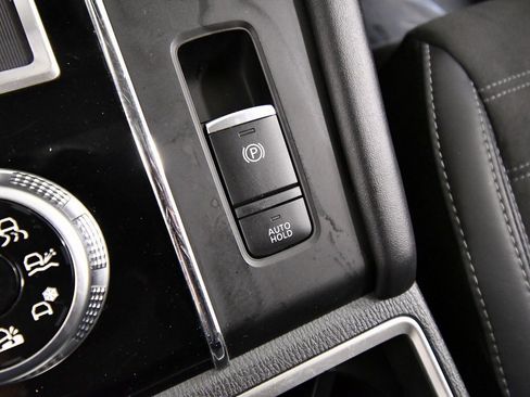 Used 2024 Mitsubishi Outlander SE image 27