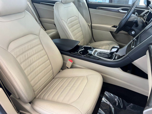 Used 2015 Ford Fusion SE w/ Equipment Group 202A FWD image 15