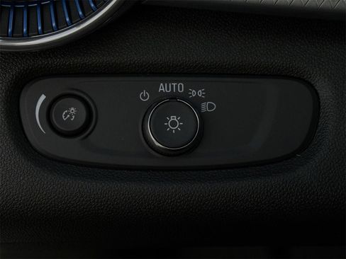 New 2026 Chevrolet Trax LT w/ Sunroof Package image 20