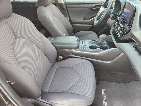 Certified 2025 Toyota Highlander LE AWD/4WD image 11