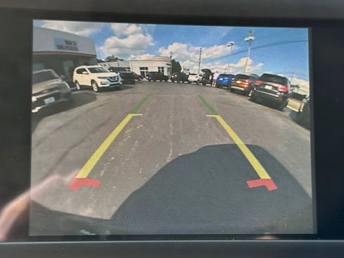 Used 2019 Chrysler Pacifica Touring-L FWD image 64