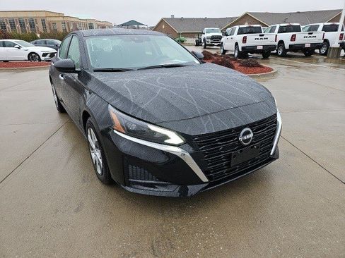 Used 2024 Nissan Altima 2.5 S image 8