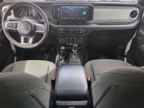 Used 2024 Jeep Wrangler Unlimited Sahara AWD/4WD image 16