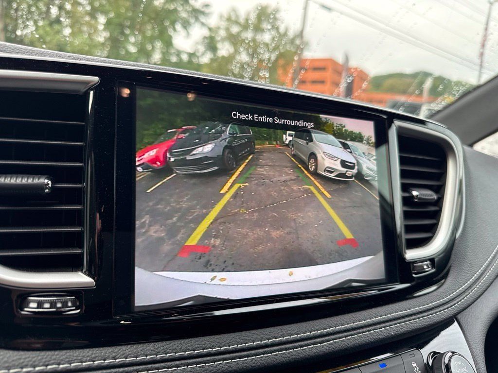 New 2026 Chrysler Pacifica Select AWD/4WD image 33