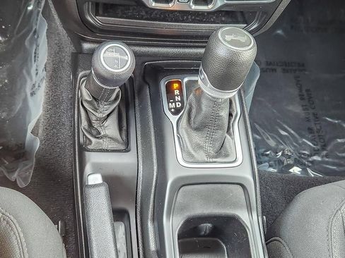 Used 2022 Jeep Wrangler Unlimited Sport AWD/4WD image 17