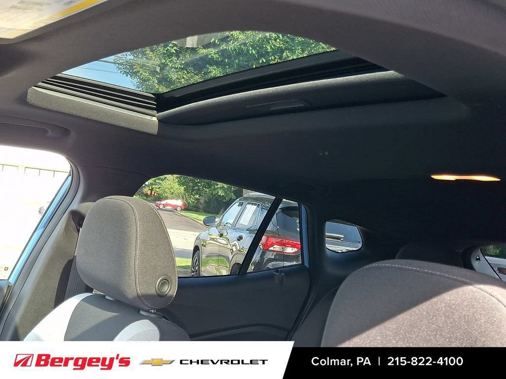 Certified 2024 Chevrolet Trax RS w/ Sunroof Package FWD image 17