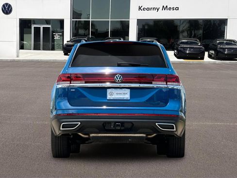 Used 2025 Volkswagen Atlas SE w/ Panoramic Sunroof Package FWD image 5