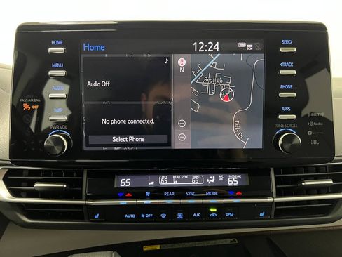 Used 2022 Toyota Sienna XLE w/ XLE Plus Package FWD image 19