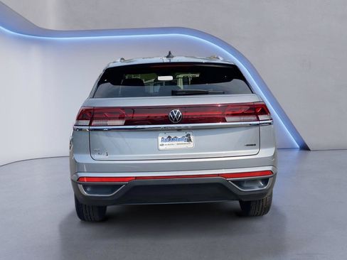 Used 2026 Volkswagen Atlas Cross Sport SE AWD/4WD image 3