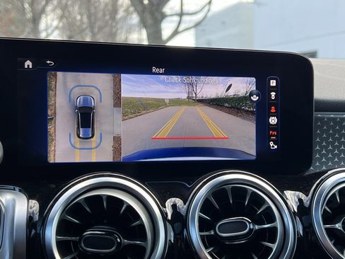 Used 2024 Mercedes-Benz EQB 250+ image 25