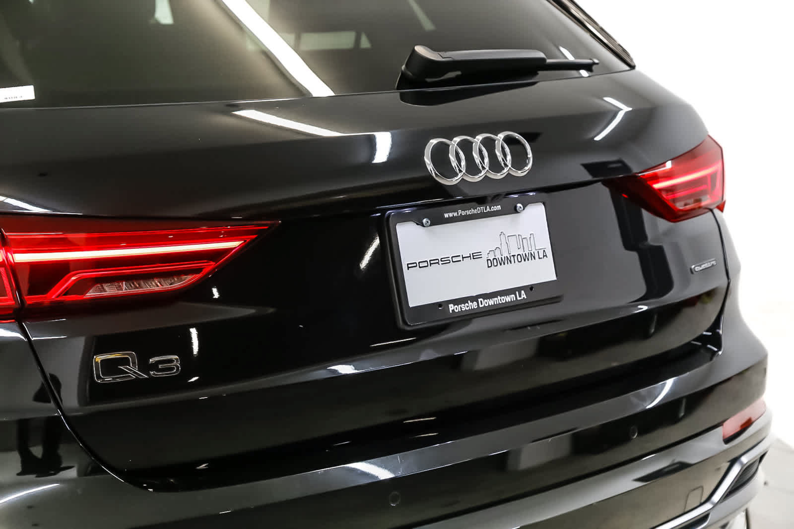 Used 2022 Audi Q3 2.0T Premium Plus w/ Premium Plus Package AWD/4WD image 12