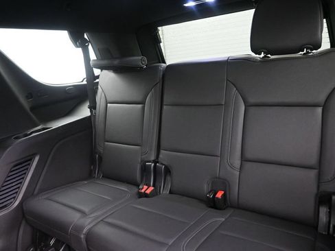 Used 2022 Chevrolet Tahoe Z71 w/ Luxury Package AWD/4WD image 16