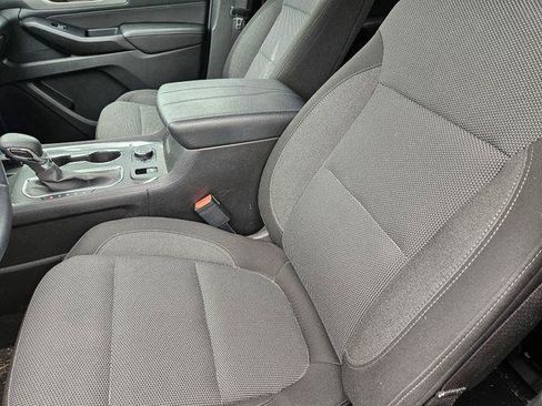Used 2023 Chevrolet Traverse LT FWD image 10