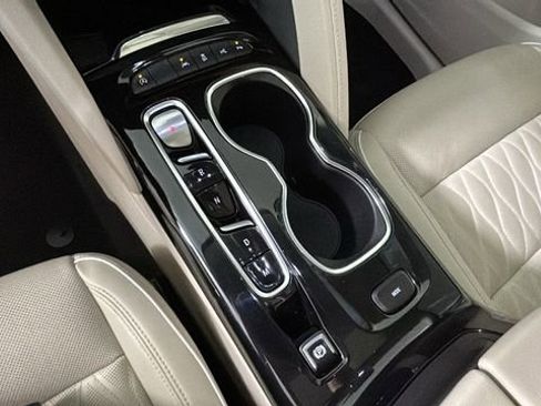 Used 2023 Buick Envision Avenir FWD image 22