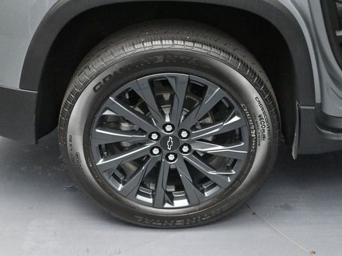Used 2023 Chevrolet Traverse RS FWD image 34
