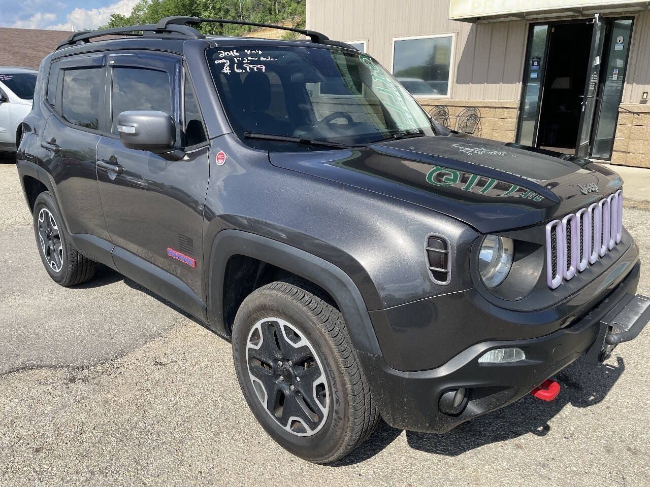 Used 2016 Jeep Renegade Trailhawk AWD/4WD image 2