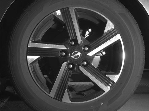 Used 2025 Nissan Sentra SV FWD image 17