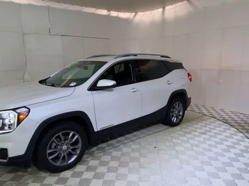 Used 2022 GMC Terrain SLT w/ Infotainment Package II image 7